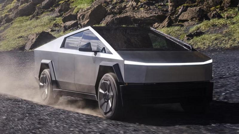 Tesla Cybertruck’ın Sorunları Bitmiyor: Bu Kez de Gaz Pedalı Kaplaması Yerinden Çıkmaya Başladı [Video]