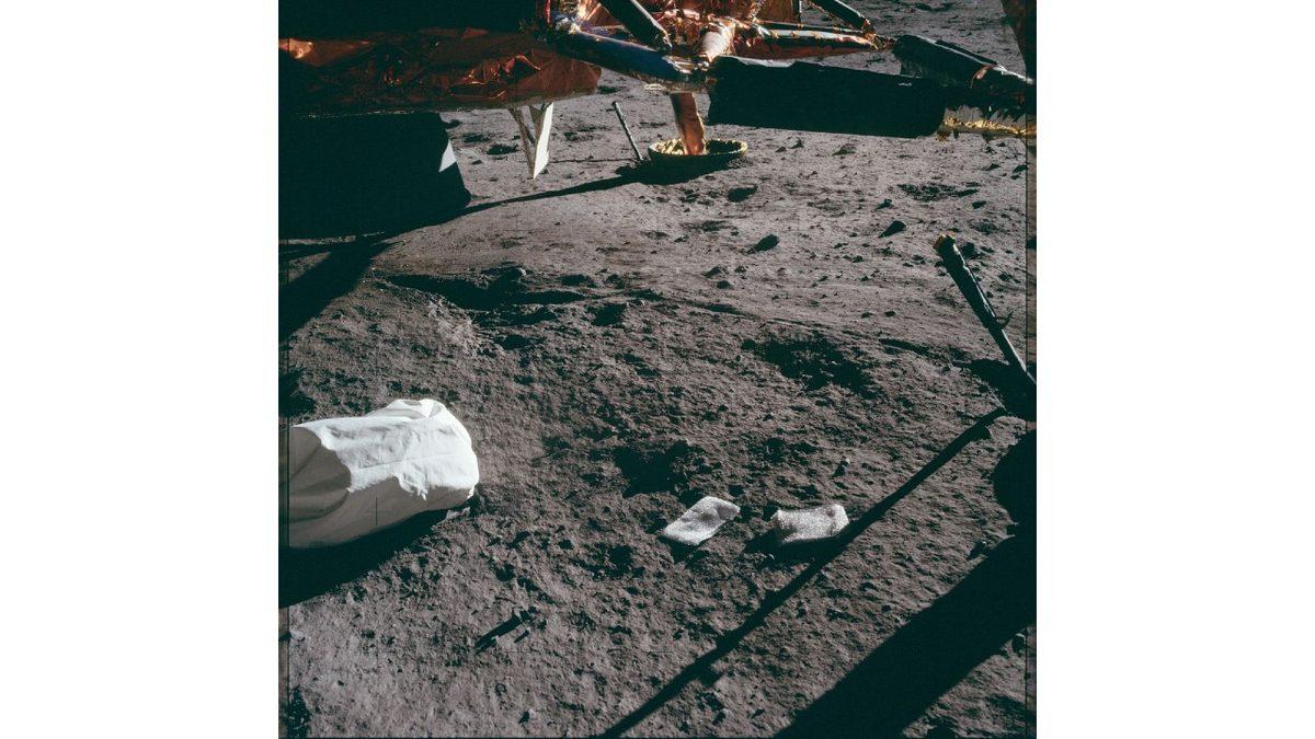 Astronotlar Ay’a Neden Kakalarını Bırakıyor? Hayır, Tuvaletleri Geldiği İçin Değil!