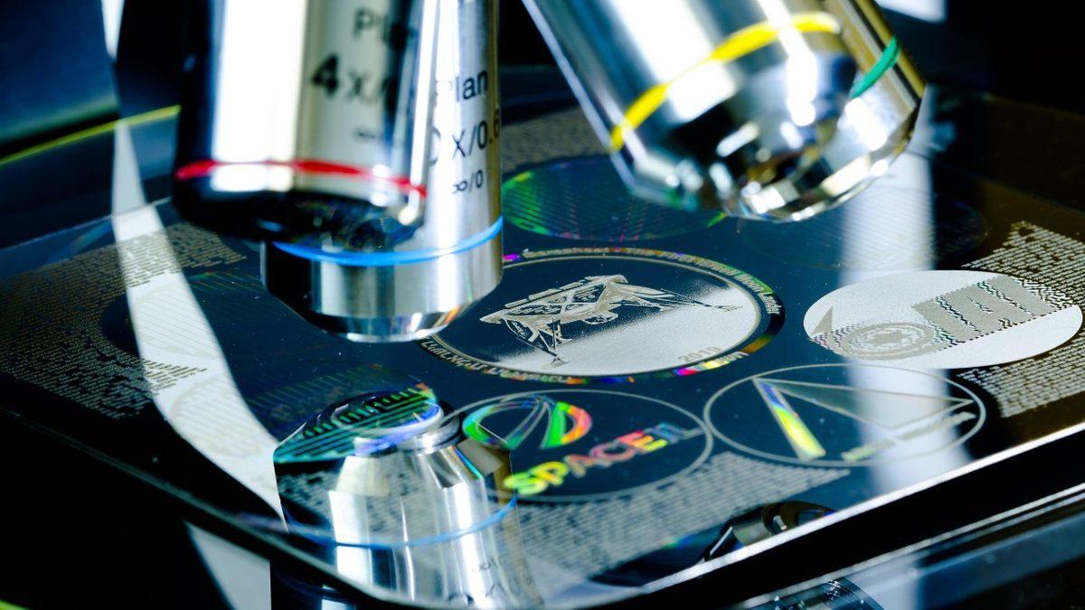 Dünyaya Ait Tüm Bilgiler, Ay’da Bir Kütüphanede Saklanıyor: Resmen Uygarlığımızı Yedeklemişler!