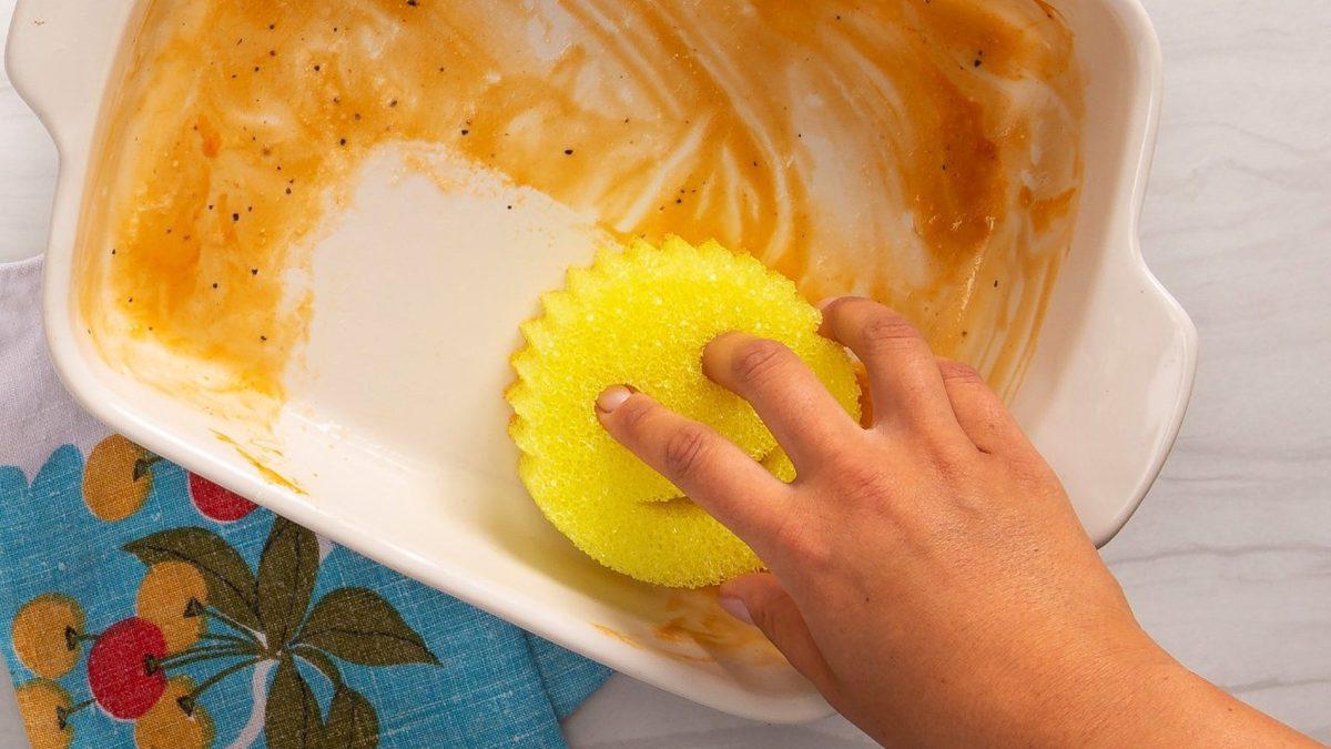 Gülen Suratlı Bulaşık Süngeri Satarak Yılda 82 Milyon Dolar Kazanan Adamla Tanışın: Peki Bunu Nasıl Başardı?