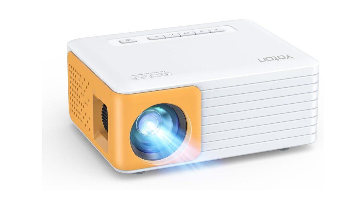 Evde Film İzleme Keyfini Zirveye Taşıyacak Bütçe Dostu Mini Projeksiyon Cihazları