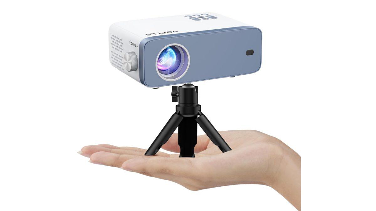 Evde Film İzleme Keyfini Zirveye Taşıyacak Bütçe Dostu Mini Projeksiyon Cihazları