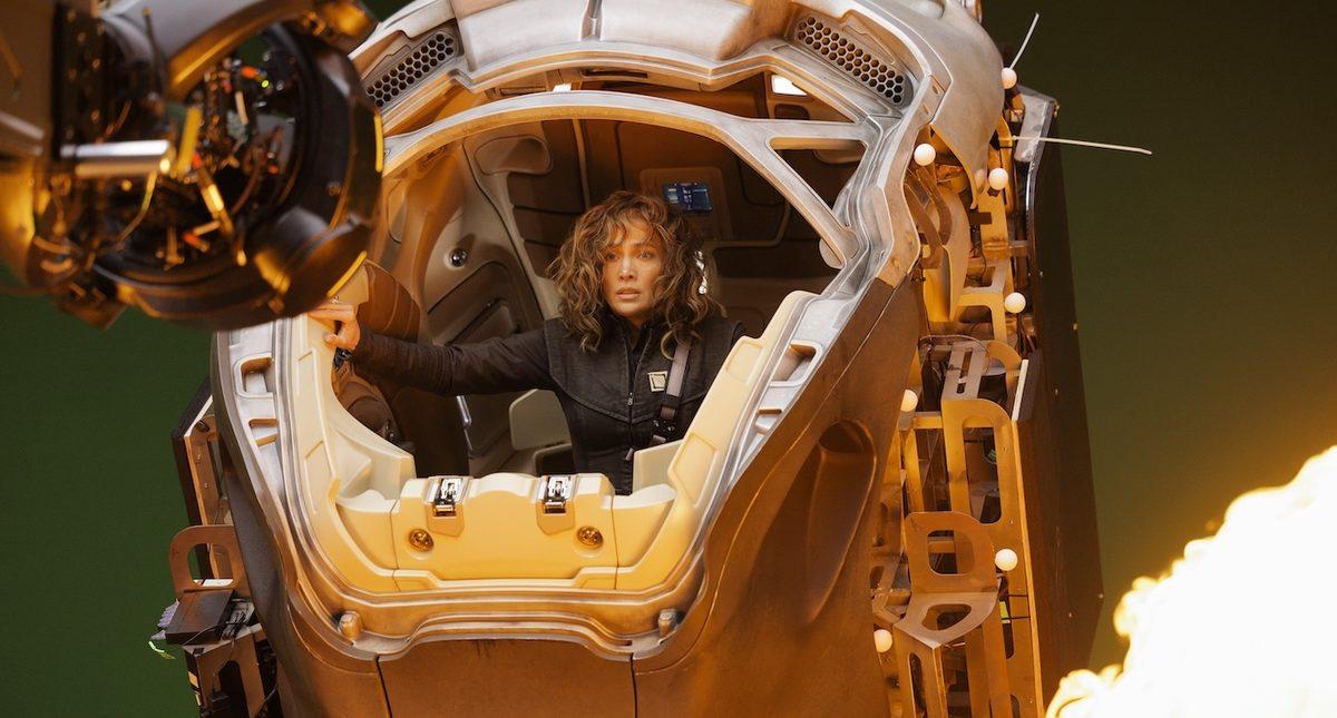 Jennifer Lopez’in Başrolde Olduğu Yapay Zekâ Temalı Netflix Filmi Atlas’tan İlk Fragman Geldi: E Bu Titanfall Olmuş [Video]