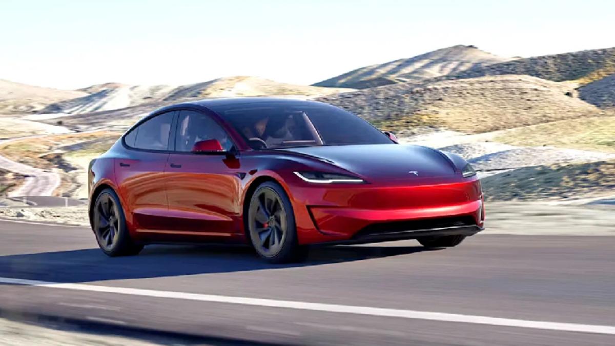 Tesla, 0’dan 100 km’ye 3,1 Saniyede Çıkan Yeni Model 3 Performance’ı Tanıttı! İşte Fiyatı ve Özellikleri