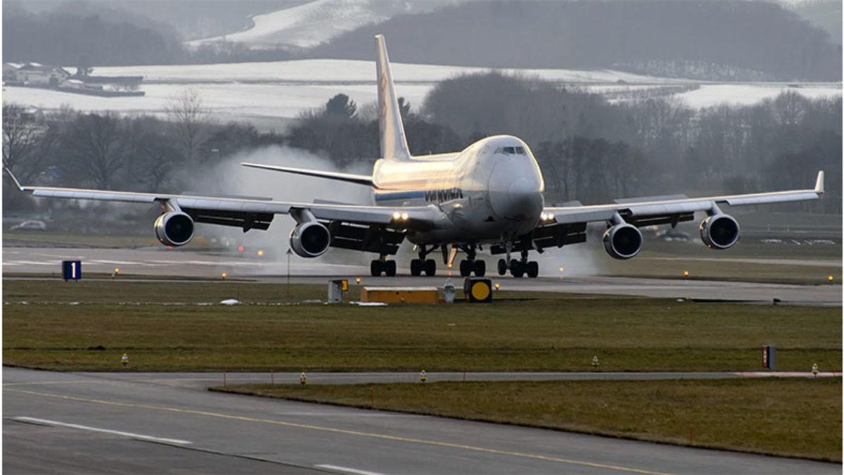 Uçak İndikten Sonra Kapılar Neden Hemen Açılmıyor da Sıkıntıdan Patlayana Kadar Bekliyoruz?