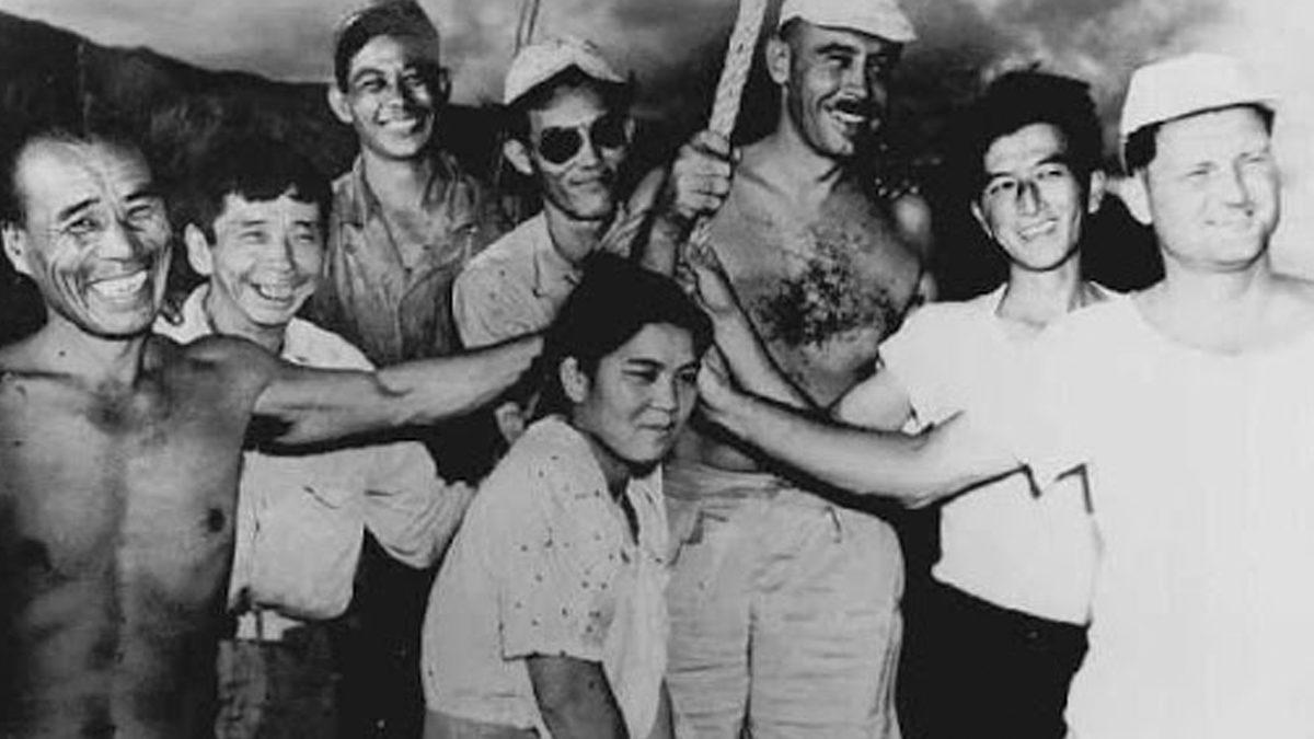 32 Erkekle Terk Edilmiş Bir Adada 7 Yıl Mahsur Kalan Kadın: Kazuo Higa’nın Filmlere Konu Olan İlginç Hikâyesi