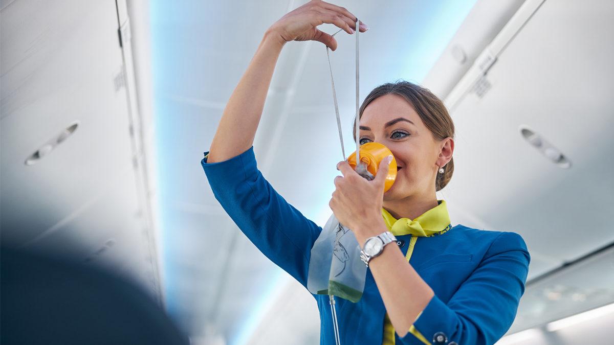 Nefes Kesen Anlar: Uçakta Kabin Basıncı Düşünce Oksijen Maskesi Neden Şart?