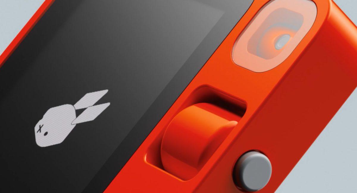 CES 2024’ün Yıldızı, Yapay Zekâ Destekli Asistan Rabbit R1 Çıktı: İşte İlk İzlenimler