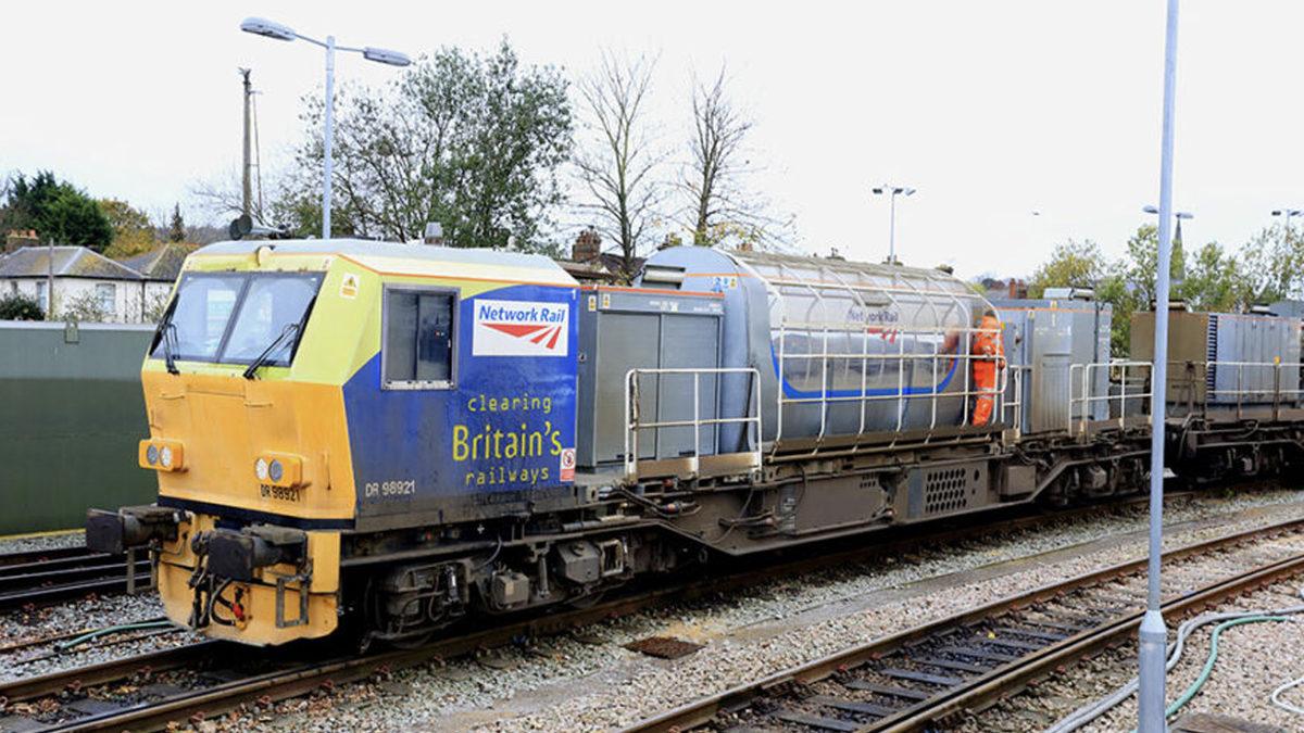 Yapraklar Nasıl Oluyor da Koskoca Trenlerin Rötar Yapmasına Sebep Oluyor? Evet, Yanlış Duymadınız!