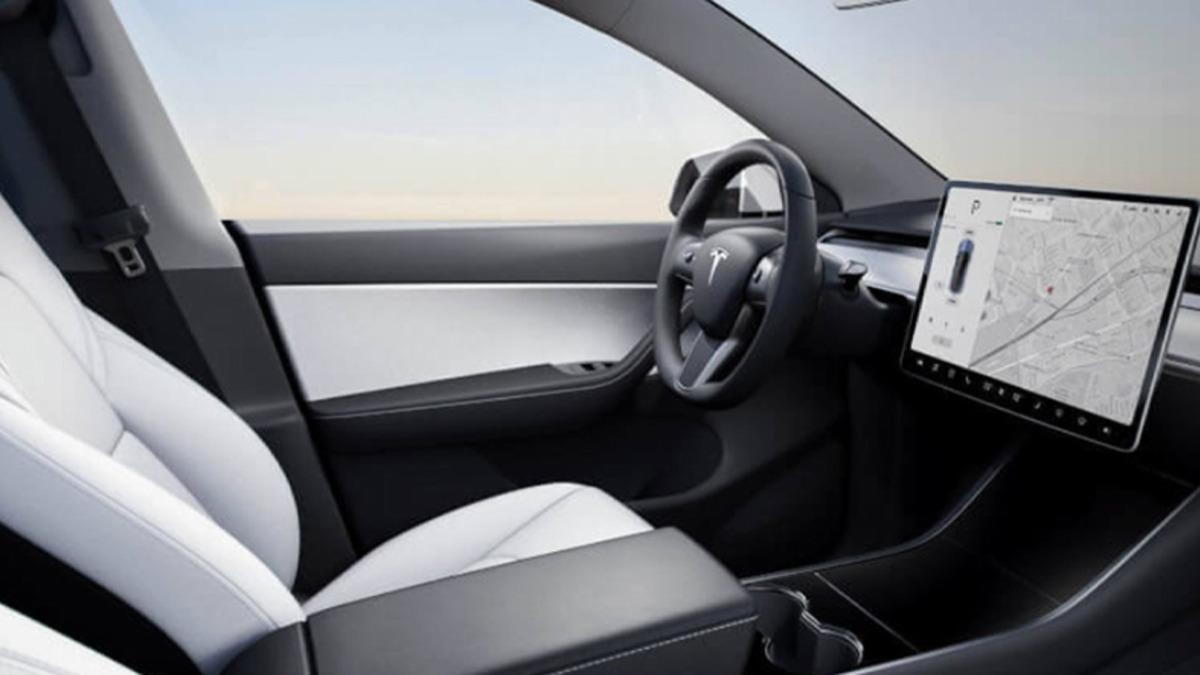 Tesla’nın Otomobilleri İçin Kendi Sesli Asistanı Üzerinde Çalıştığı Ortaya Çıktı