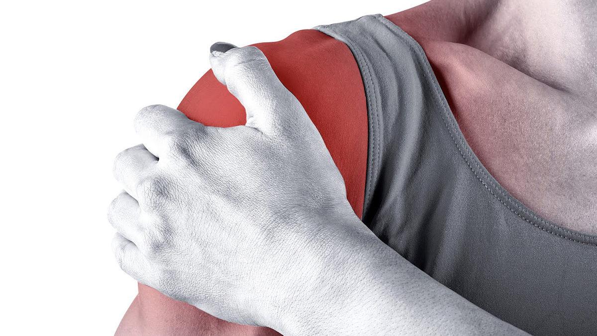 Kalbimiz Göğüste Olduğu Hâlde, Kriz Anında Neden Omzumuzda ve Kollarımızda Ağrı Hissederiz?