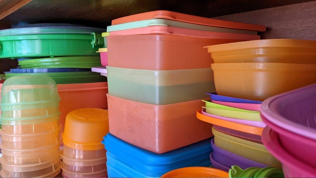 Tupperware’in İlginç Bir Stratejiyle Rüya Gibi Yükselişi ve Kadınların Yararına Değişen Bir Şeyle Dibe Çakılışı Nasıl Oldu?