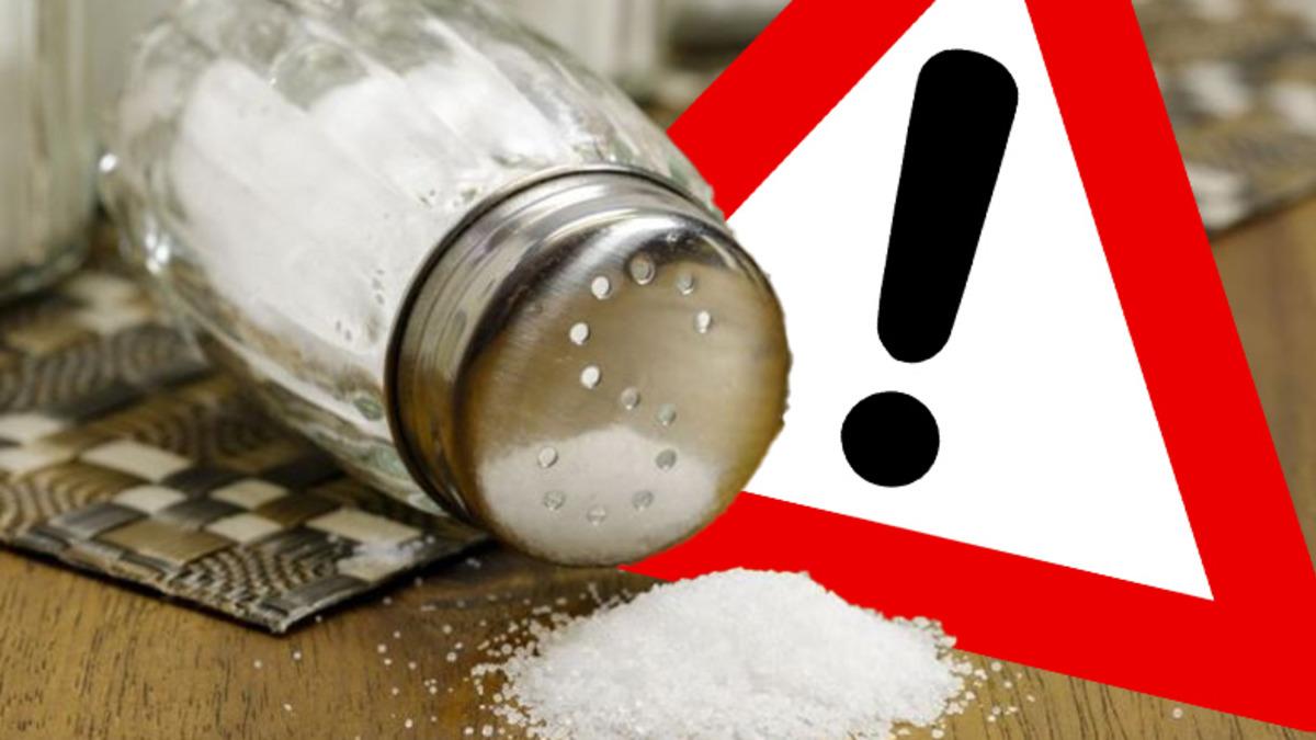 Sofradaki Yemeğe Tuz Dökmenin Mide Kanseri Riskini %41 Artırabildiği Ortaya Çıktı