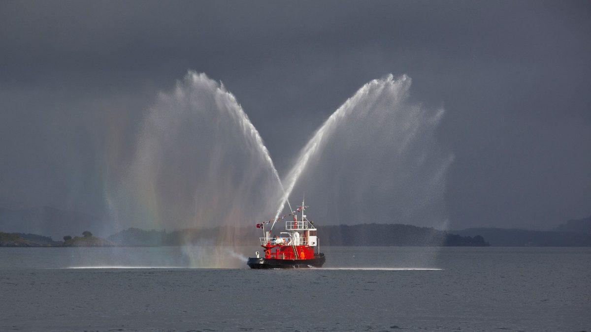 Gemiler Neden Bazen Balina Gibi Havaya Doğru Su Fışkırtır?