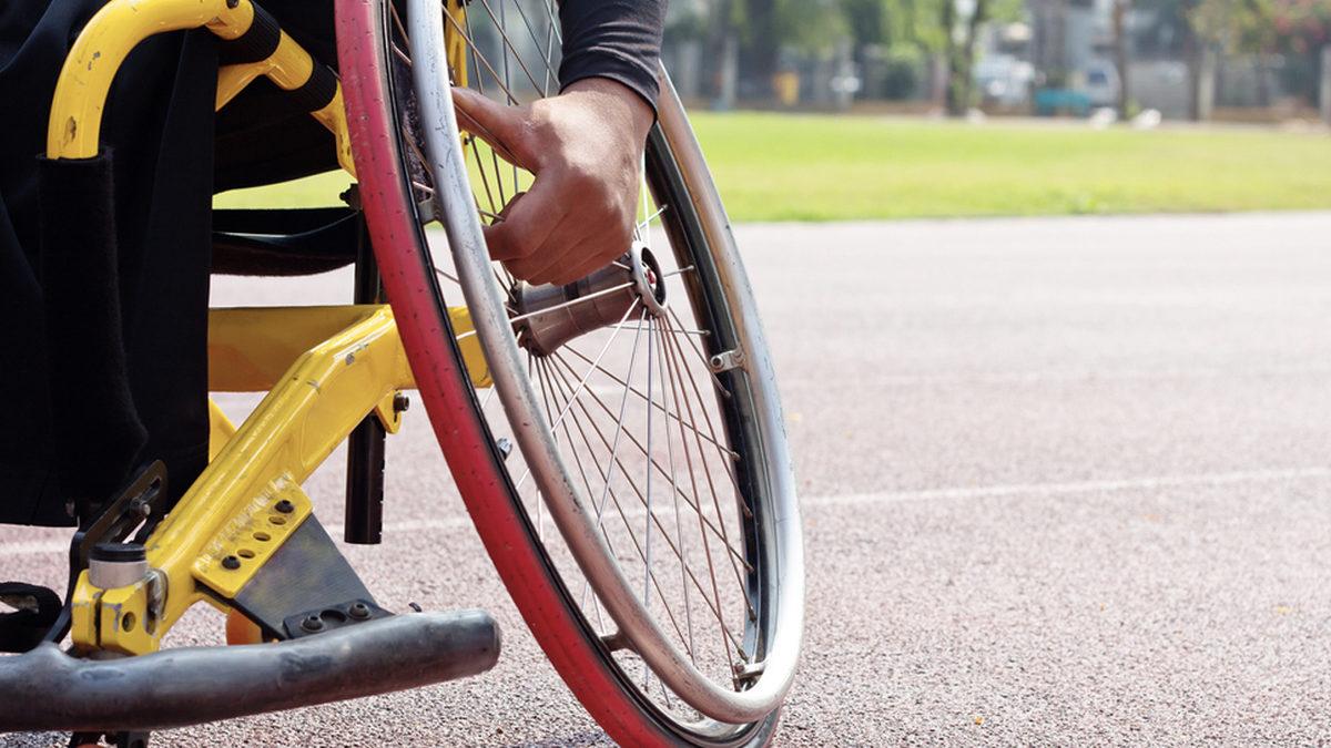 Tekerlekli Sandalye Sporcuları Neden Eğimli Tekerlek Kullanır, Geleneksel Sandalyelerden Farkı Ne?