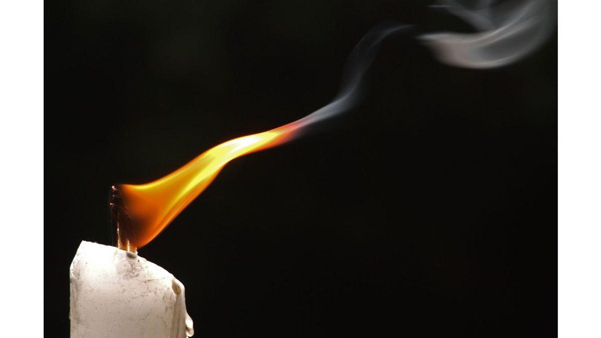 Mum Yanarken Malzemesi Âdeta Sihirli Bir Şekilde Nereye Kayboluyor?