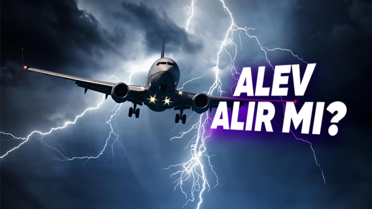 Bir Uçağa Yıldırım Çarpınca Ne Olur? (Hayır, Tüm Yolcular Yere Çakılmaz!)