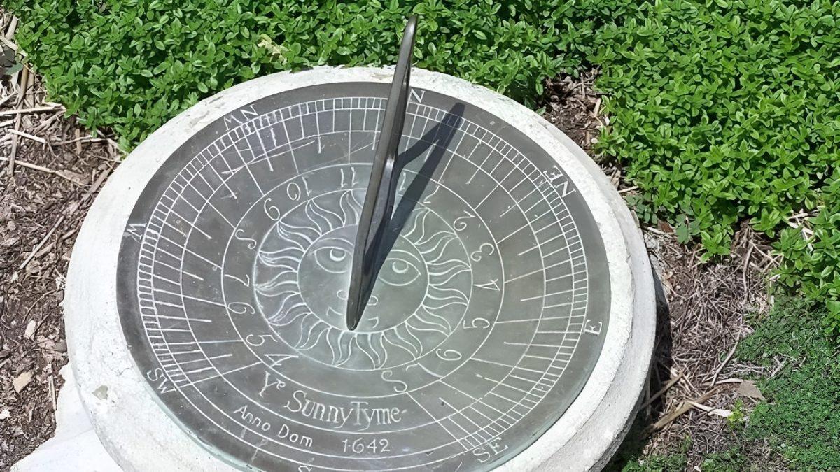 Saatlerin Soldan Sağa Doğru Dönmesinin 40 Yıl Düşünseniz Aklınıza Gelmeyecek Sebebi