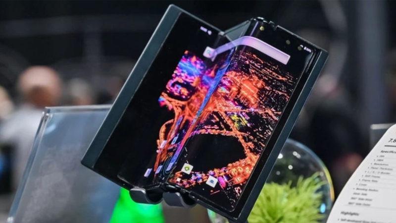 TCL, Kullanma Kılavuzu Gibi Üçe Katlanabilen Akıllı Telefonunu Duyurdu