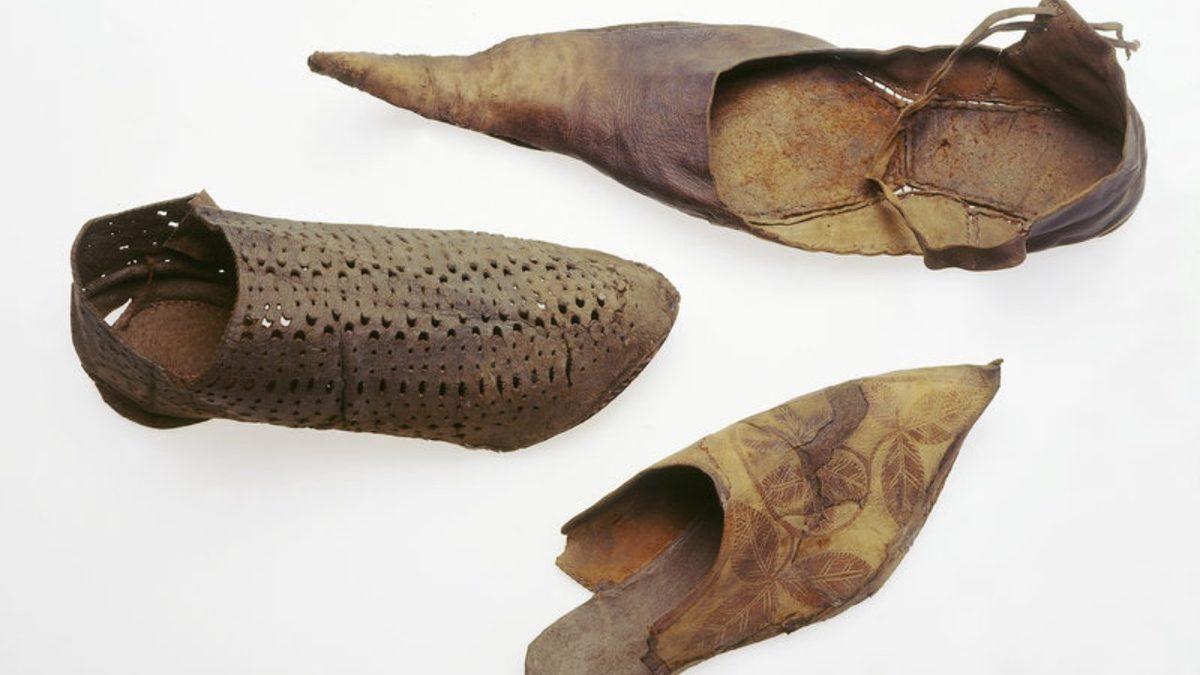 Orta Çağ’da Avrupalılar, Sivri Burun Ayakkabılara Neden Bu Kadar Fazla Düşkündü? Sebeplerini Okuyunca Taşlar Yerine Oturacak!