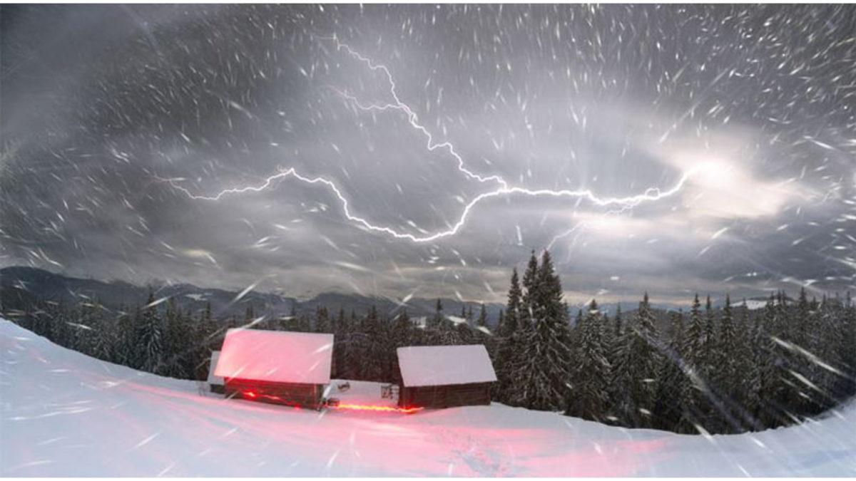 Kar Yağarken Neden Hiç Şimşek Çakmaz? Sebebi Bulunduğunuz Coğrafyada Saklı Olabilir!