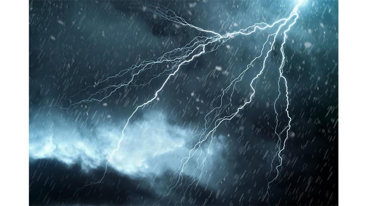 Kar Yağarken Neden Hiç Şimşek Çakmaz? Sebebi Bulunduğunuz Coğrafyada Saklı Olabilir!