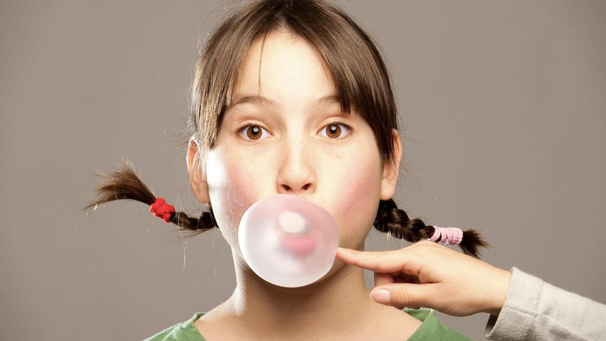 Yuttuğumuz Sakızların Sindirimi Gerçekten 7 Yıl mı Sürüyor?