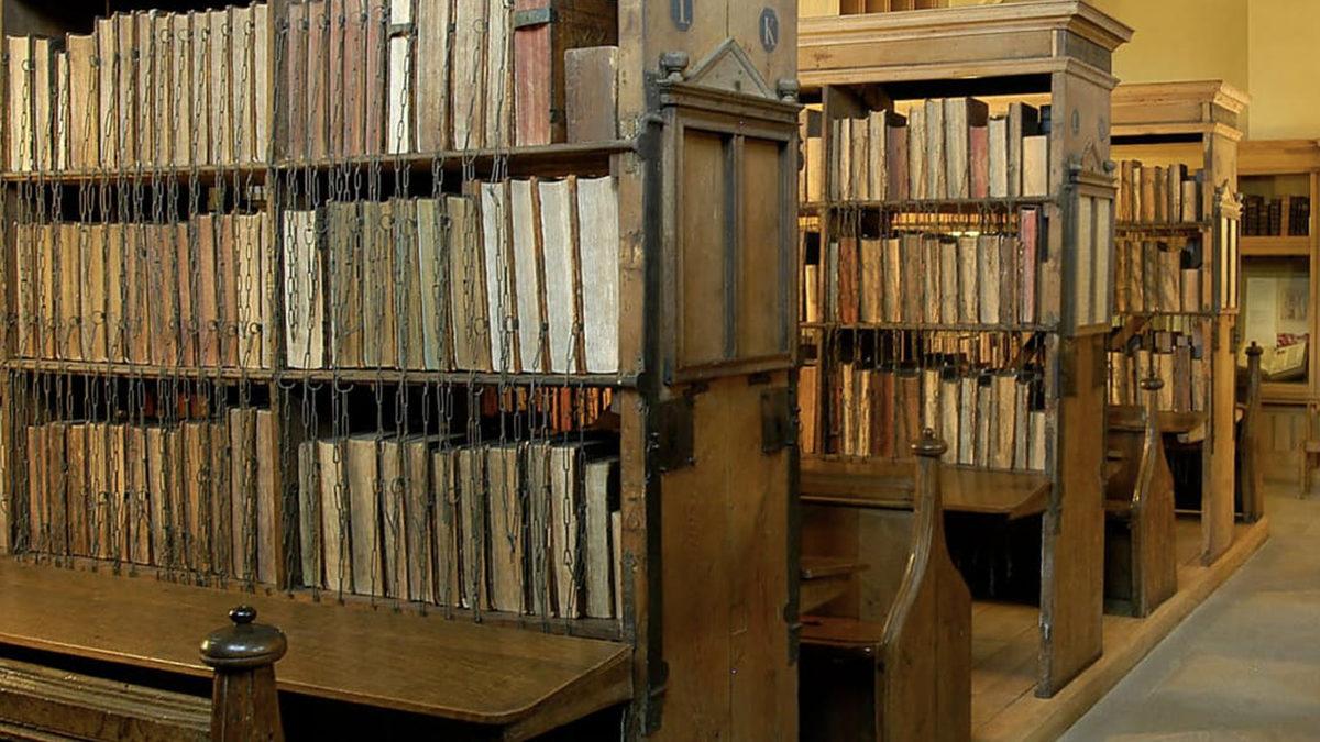 İngiltere’deki Hereford Katedral Kütüphanesinde Bulunan Bu Kitaplar Neden Zincirle Bağlı?