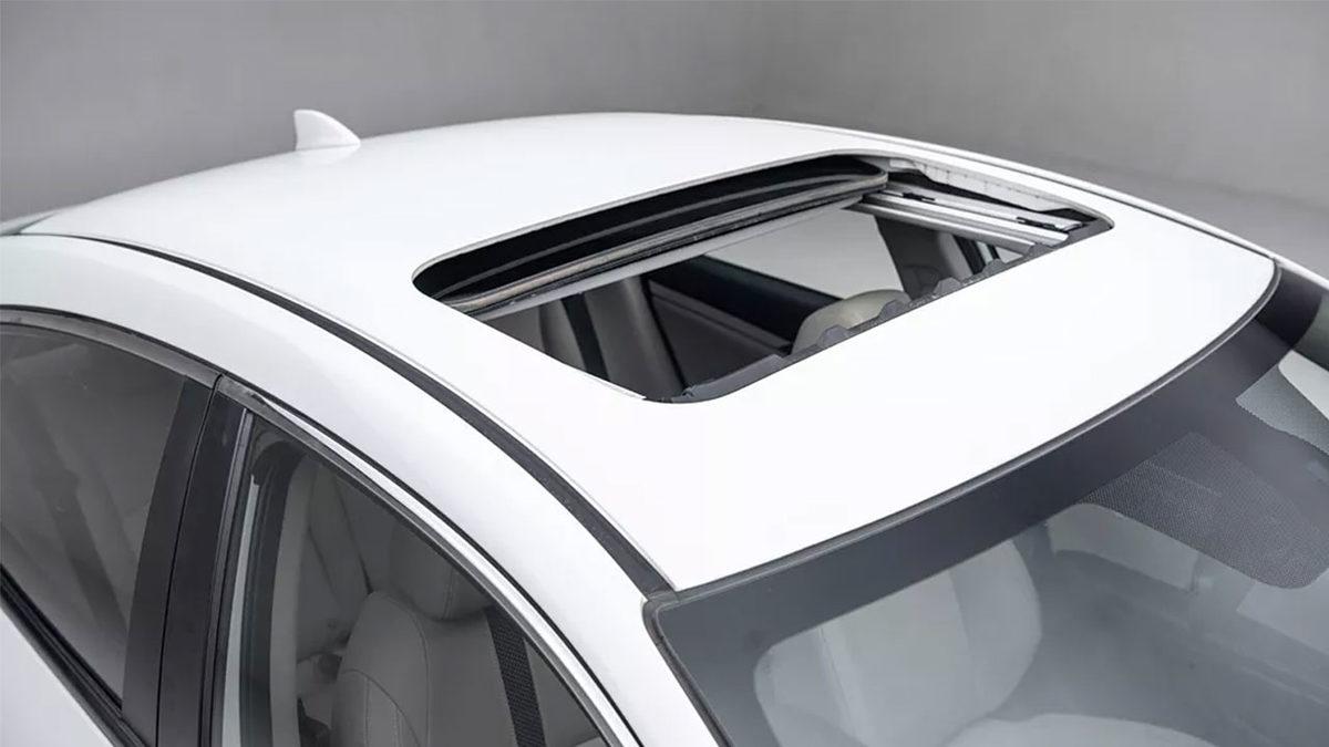 Sunroof ya da Cam Tavan, Arabanın Güvenliğini Azaltır mı? 2 Dakikada Açıklıyoruz!