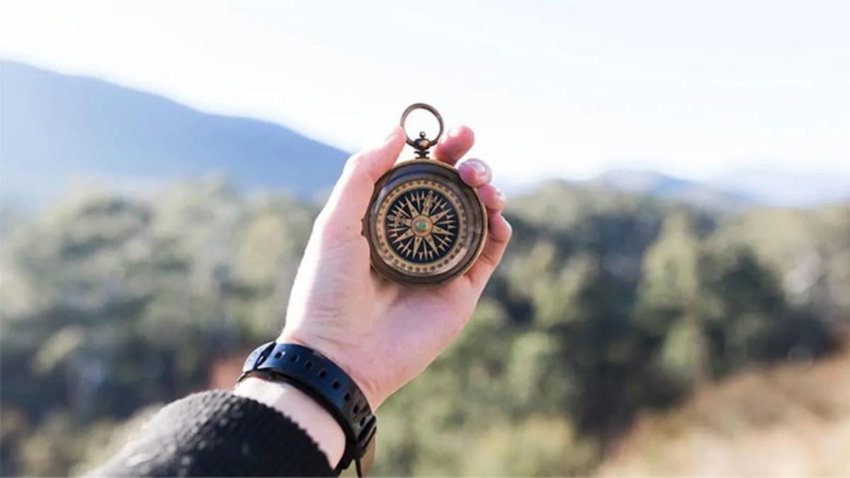 Pusulanın Hangi Yöne Çevirirsek Çevirelim Kuzeyi Göstermesinin Ardında Yatan Çok Mantıklı Sebep