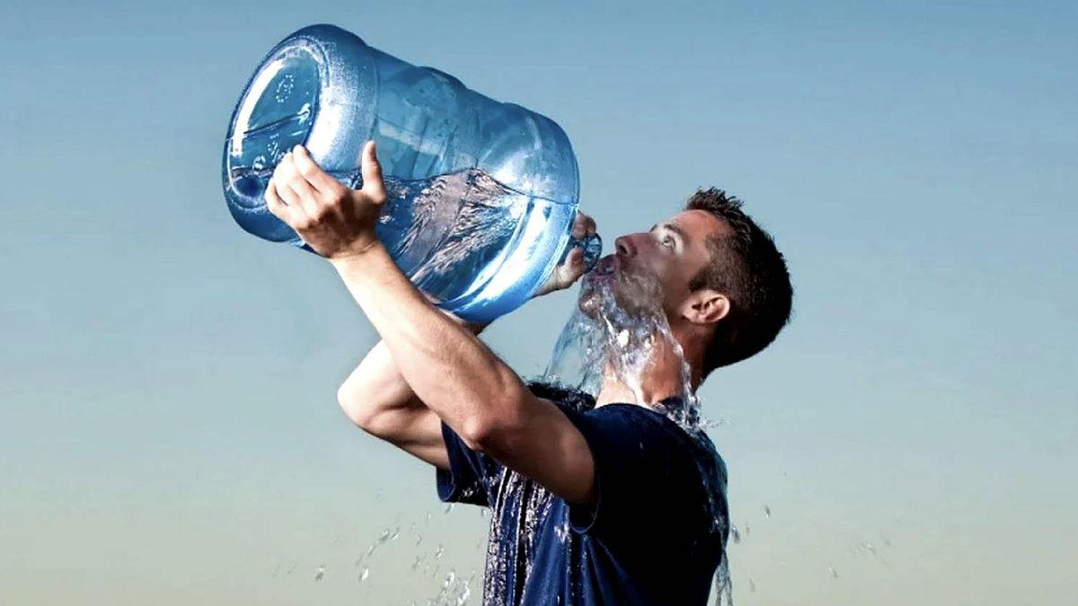 Her Şeyin Fazlası Zarar: Aşırı Derece Su Tüketince Başımıza Neler Geleceğini Anlattık (Ölüm Riski Bile Var!)