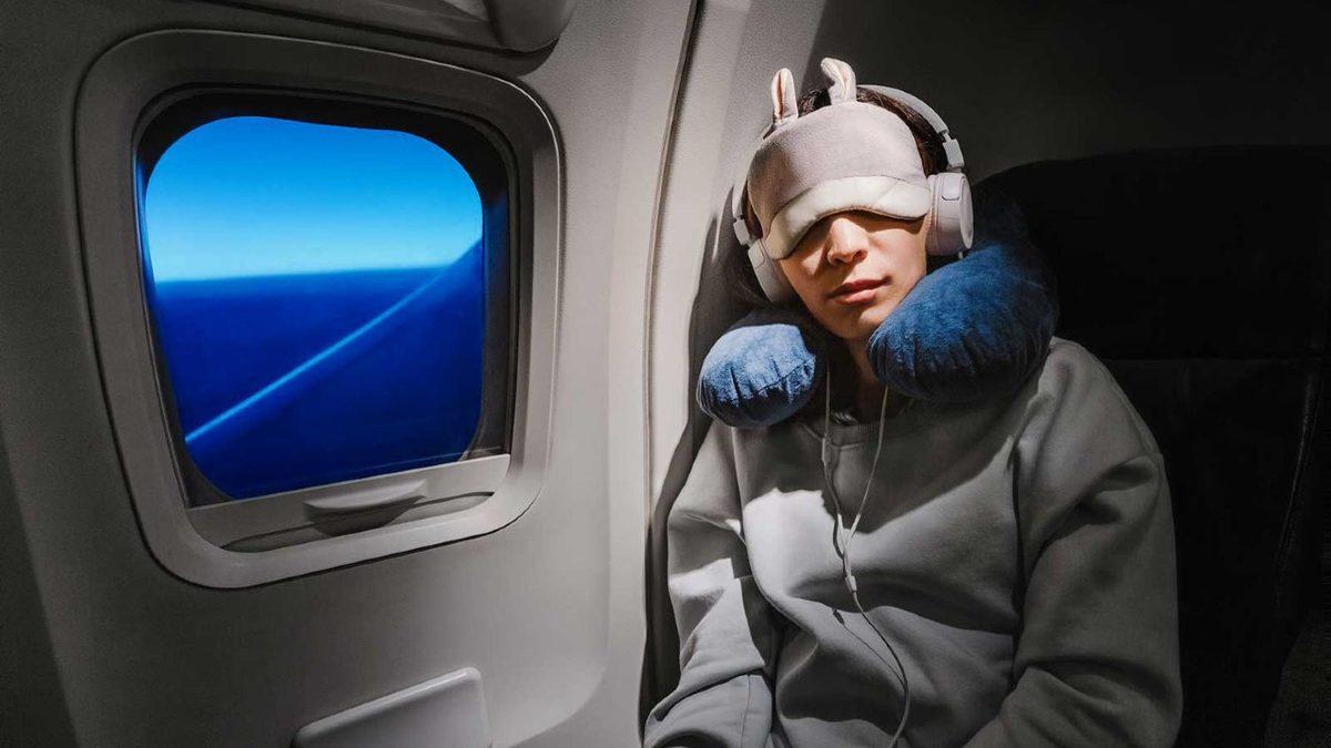 Bilime Göre Uçakta Neden Ana Kucağında Gibi Uykumuz Gelir? (Sahiden Annelerimizle Bir İlgisi Var!)