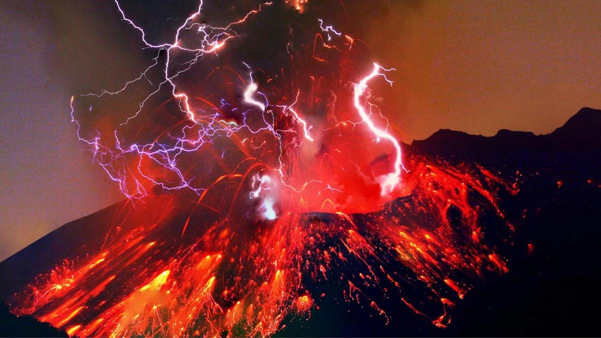 Yanardağların Patlaması Sırasında Gördüğümüz Volkan Yıldırımları Tam Olarak Nasıl Oluşuyor?