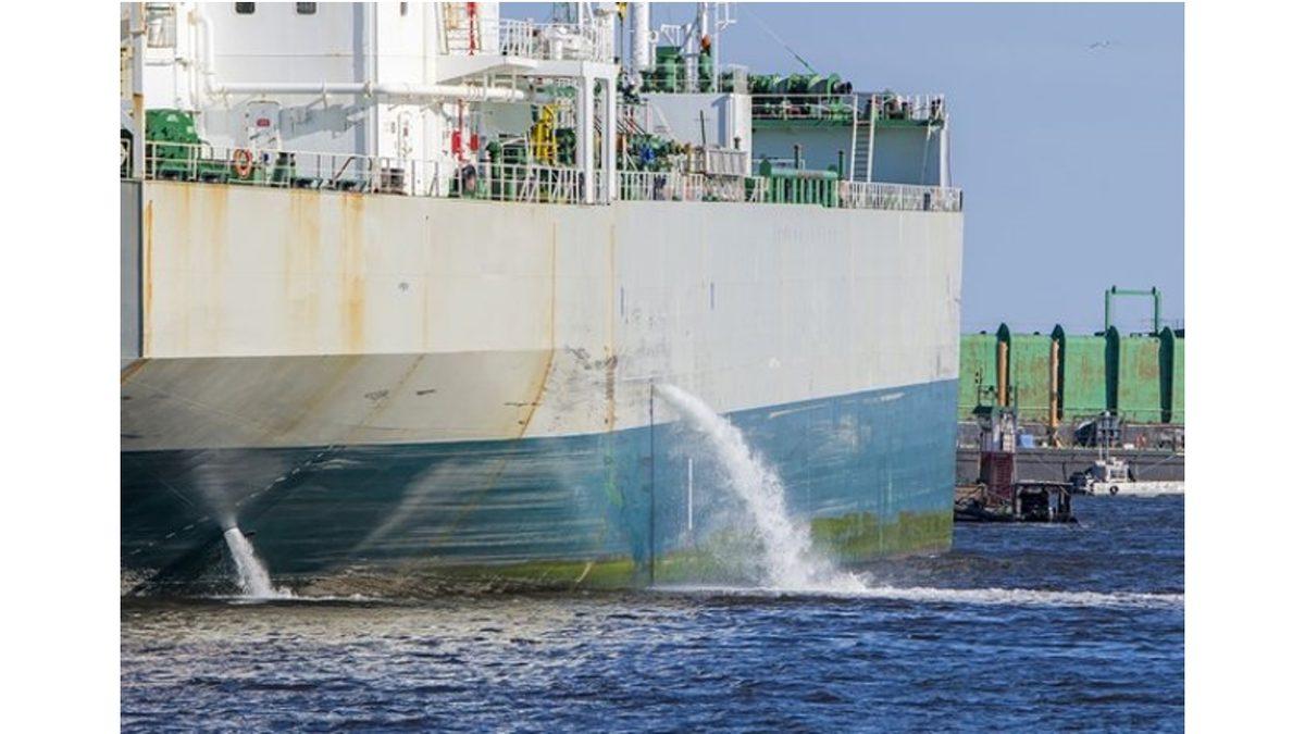 Gemiler Neden Dışarı Su Döküyor? Dökmeseler Güvenlik Tehlikesi Oluşurdu!