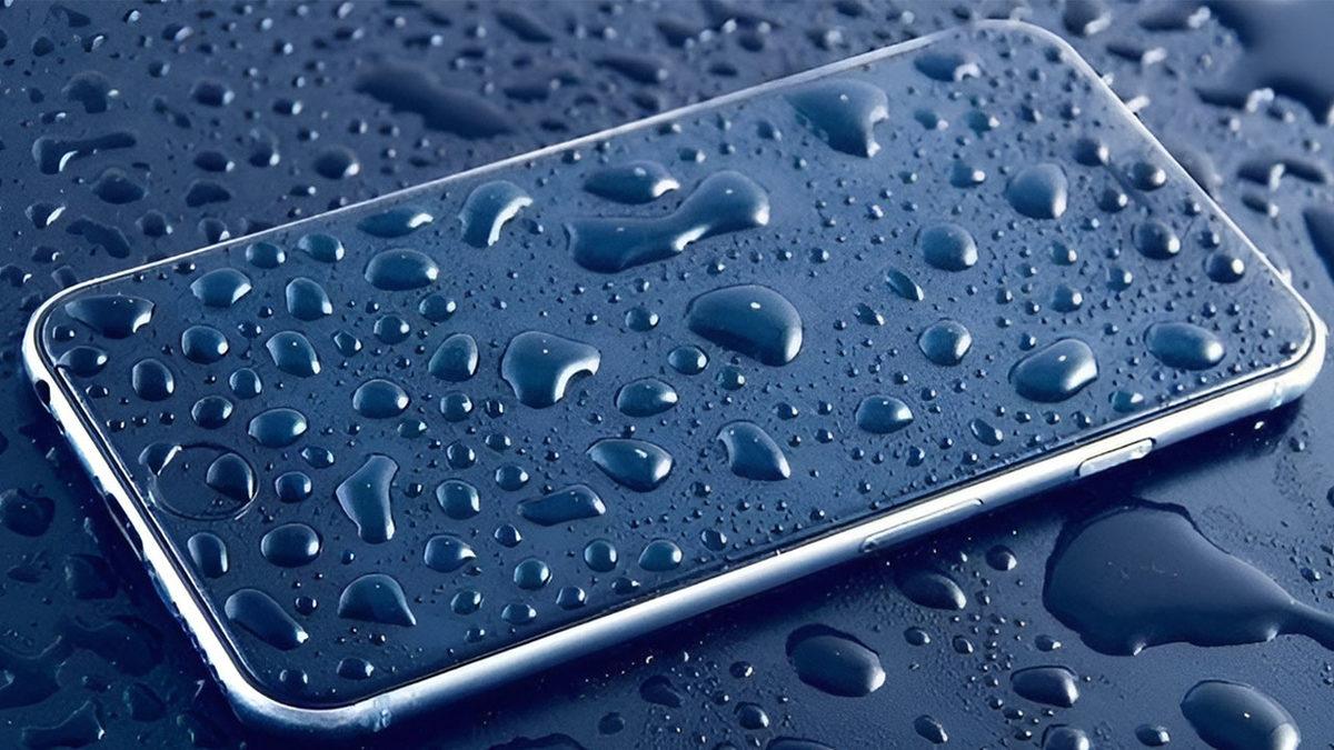 Farklı Şeylerin Dokunuşuna Tepki Vermeyen Akıllı Telefonlar Neden Su Damladığında Garip Davranır?