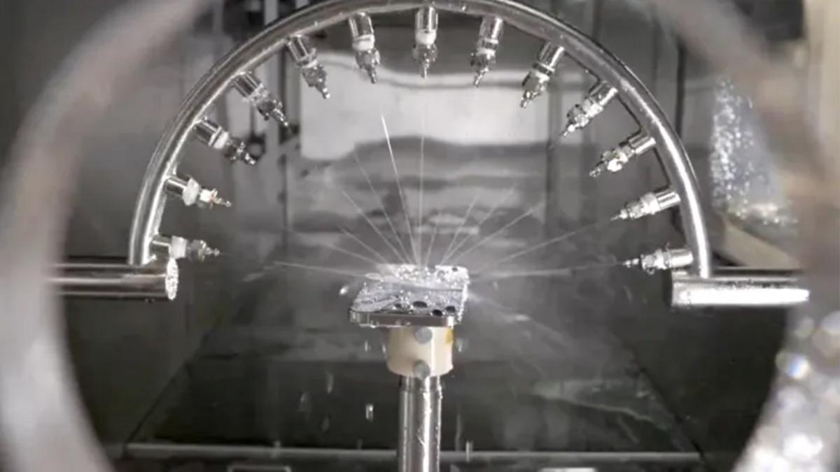 Apple’ın iPhone’lara Yaptığı Üst Düzey Sağlamlık Testleri Açığa Çıktı [Video]