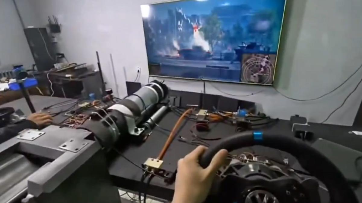 Bir Grup Arkadaş, World of Tanks Oynamak İçin Ev Yapımı Tank Simülatörü İnşa Etti [Video]