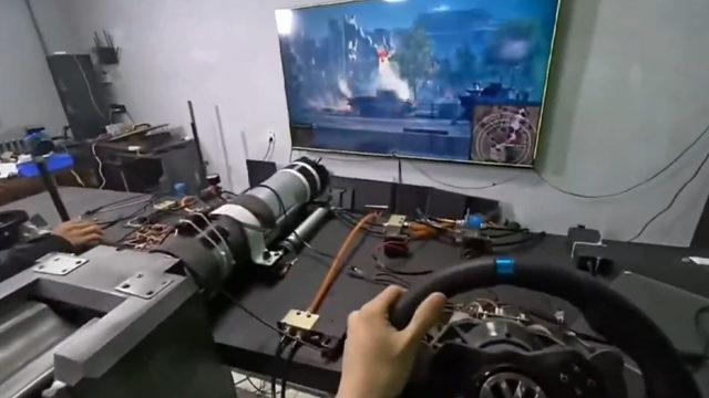 Bir Grup Arkadaş, World of Tanks Oynamak İçin Ev Yapımı Tank Simülatörü İnşa Etti [Video]