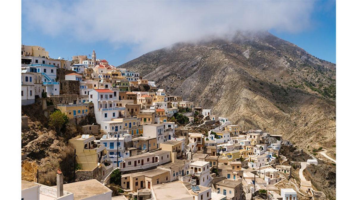 Yunanistan’da Yıllardır Sadece Kadınların Sözünün Geçtiği ve Anaerkil Düzenin Sürdüğü Karpathos Adası (Erkekler Bu Kez Kapatılmış)