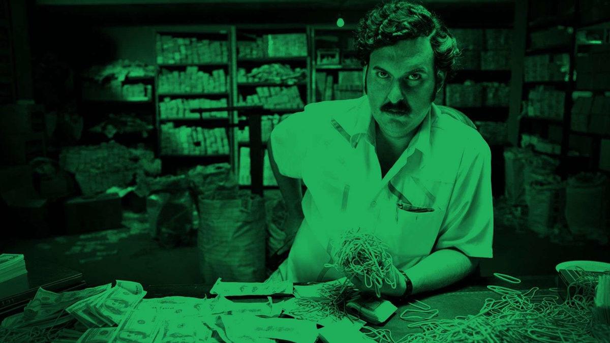 Uyuşturucu Baronu Pablo Escobar’ın Beyaz Saray Fotoğrafının Arkasındaki Şaşırtıcı Gerçek! Nasıl Turist Gibi Poz Verdi?