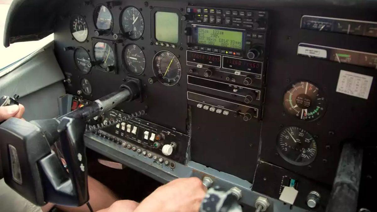 Kokpitlerde de Tıpkı Arabalardaki Gibi Radyo Var mı?