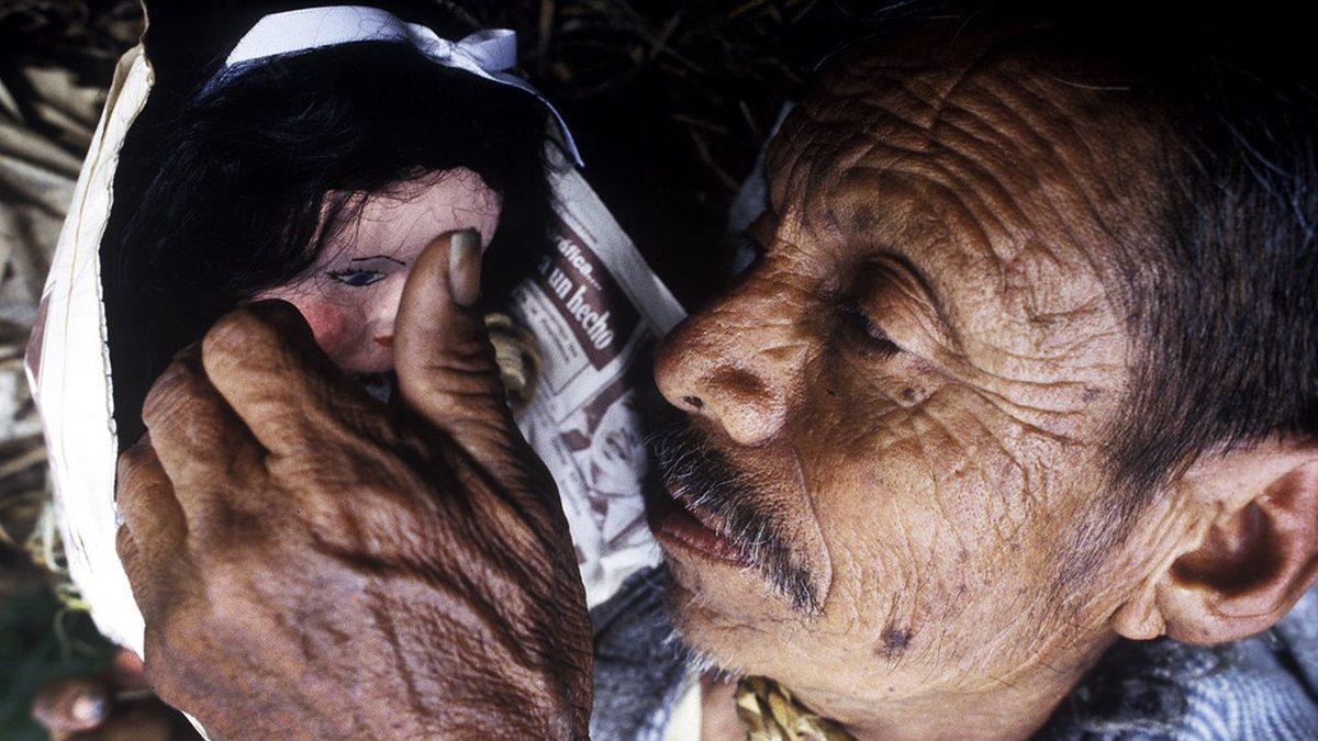 Sadece Ürkütücü Oyuncak Bebeklerin Yaşadığı Tuhaf Adanın Korku Filmlerini Aratmayan Hikâyesi