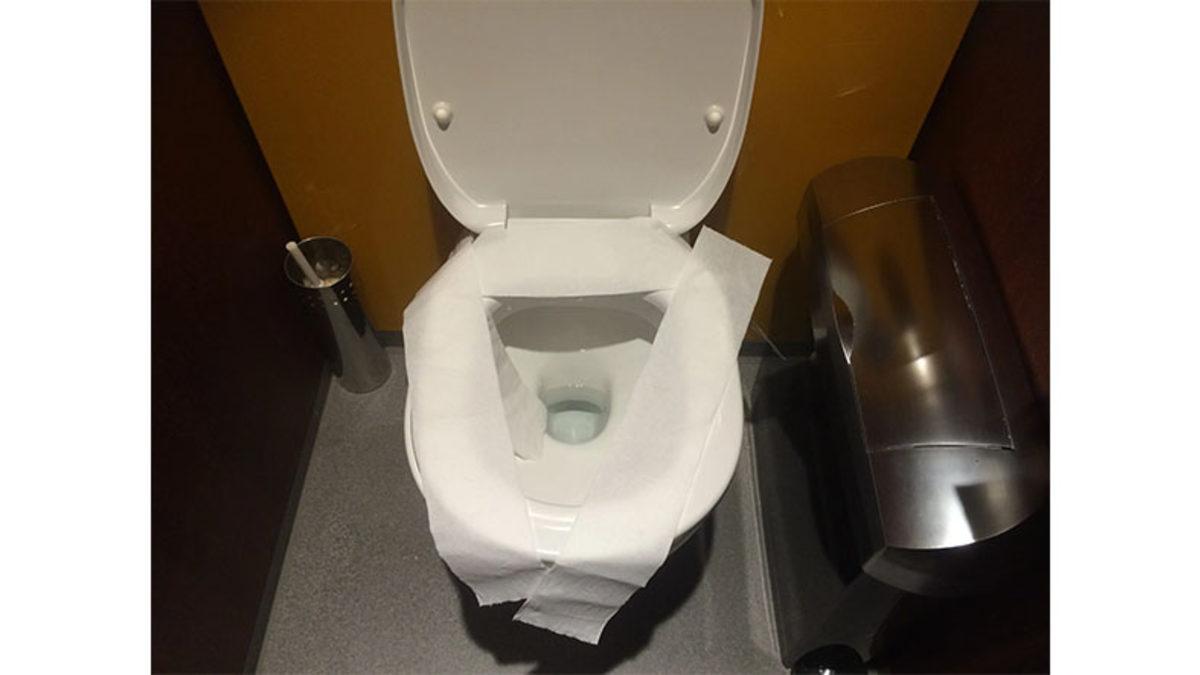 Bu İçeriği Okuduktan Sonra Dışarıda Tuvalete Girerken Klozetin Üstüne Peçete Serme Alışkanlığınızdan Vazgeçeceksiniz!