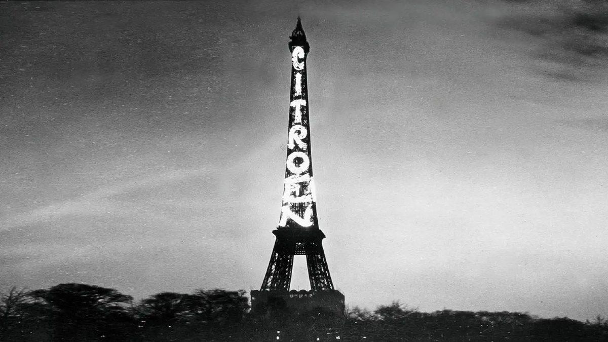 Eyfel Kulesi’nin Üstünde Neden Yıllarca 