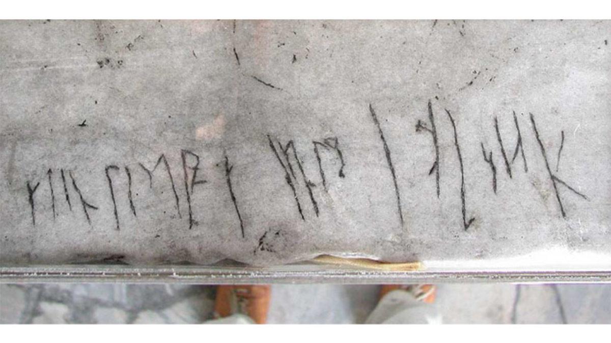 Ayasofya’da Yıllardır ’Çatlak’ Sanılan Bu İlgi Çekici Semboller Aslında Vikinglere Ait Bir Yazıydı: Peki Ne Yazıyor?