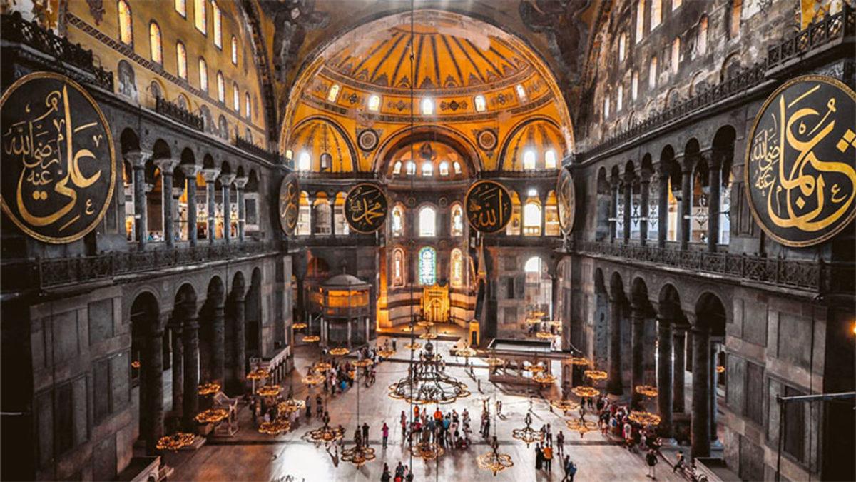 Ayasofya’da Yıllardır ’Çatlak’ Sanılan Bu İlgi Çekici Semboller Aslında Vikinglere Ait Bir Yazıydı: Peki Ne Yazıyor?