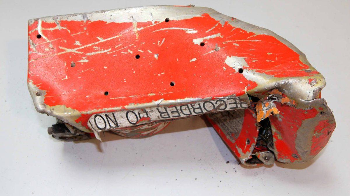 Uçaklardaki Kara Kutu, Kırmızı Olmasına Rağmen Neden Kara Deniyor? Yürek Burkan Bir Sebebi Var!