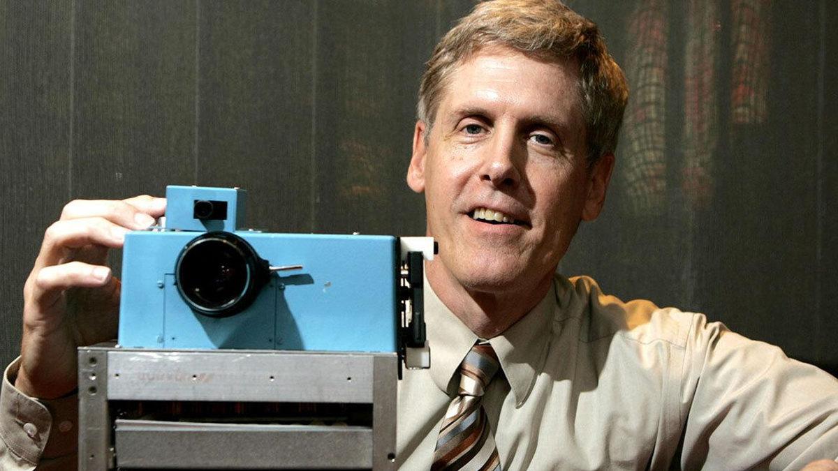Kodak’ın Dijital Kamerayı İcat Ettiği Hâlde Korkup Piyasaya Sürmemesinin Ardındaki İlginç Hikâye (Sonuçları Acı Olmuş!)