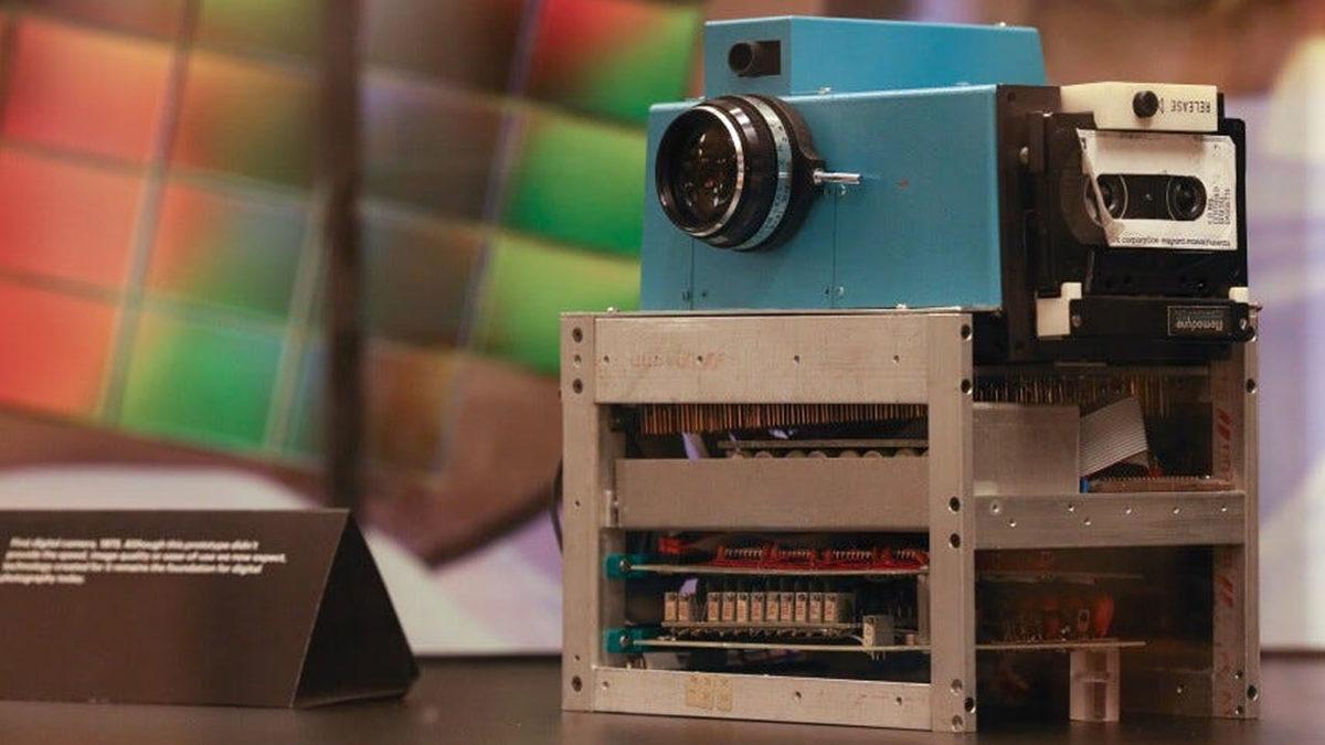 Kodak’ın Dijital Kamerayı İcat Ettiği Hâlde Korkup Piyasaya Sürmemesinin Ardındaki İlginç Hikâye (Sonuçları Acı Olmuş!)