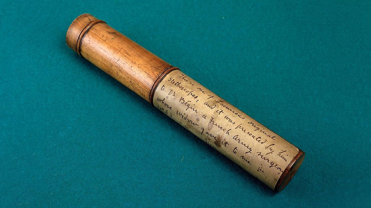 Bir Doktorun Yaka İğnesi de Diyebileceğimiz Stetoskoplar Nasıl Çalışıyor ve Sağlığımız Hakkında Bilgi Verebiliyor?